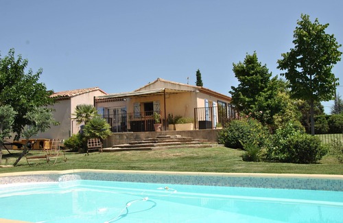 Pourrieres Villa | Provencal villa with pool at the foot of the holy victory