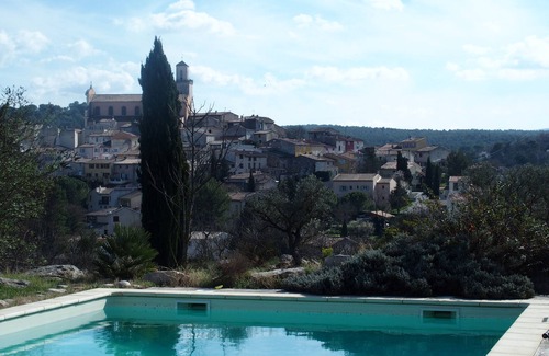 Fuveau House | Provencal villa with swimming pool and view of the Sainte Victoire mountain range