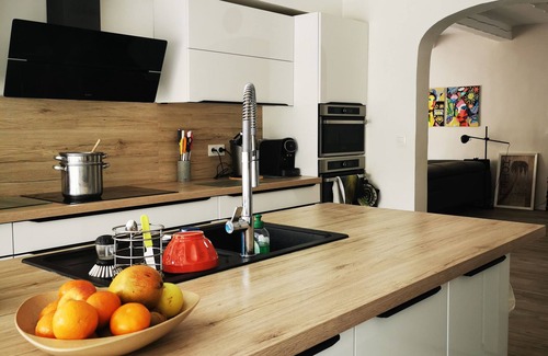 Ventabren Villa | Provence: Quiet, modern villa, green setting, swimming pool and children's play area