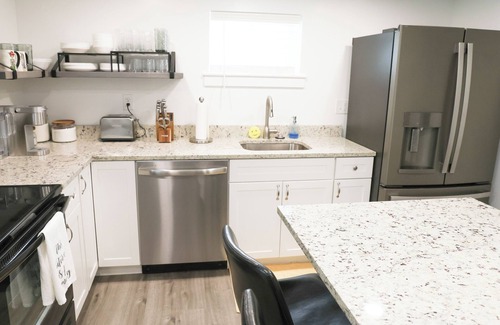 Rock Canyon Apartment | Provo 3-bedroom; new, fireplace, BBQ, AC, fast WiFi. Close to BYU, MTC, Sundance
