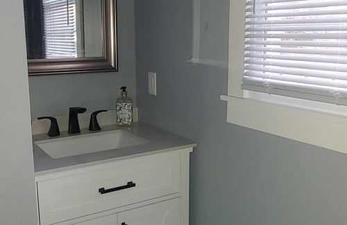Crisp House | Proximity to ECU games, tasty restaurants; A quite, tucked away neighborhood