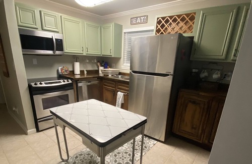 Lillian House | P’s Paradise close to beaches, golf & shopping