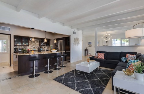 El Mirador House | PS Retreat: Amazing Outdoor Living and Stunning Views. The Ideal PS Retreat