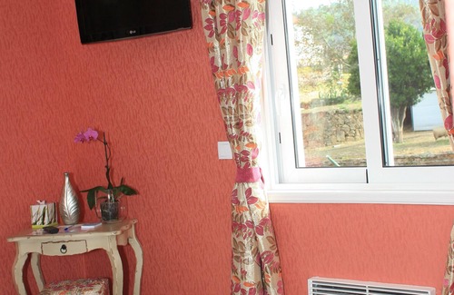Cardielos Bed & Breakfast | CABEDELO room with two twin beds