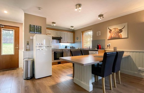 Drymen Apartment | Ptarmigan Luxury Lodge apartment with private hot tub