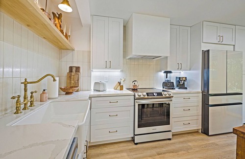 Historic Lahaina Front Street House | Pualei Beach House 3-bedroom townhome in phenomenal Lahaina with WiFi, AC