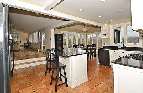 Stowe House | Pucker Street: 2 br, fireplace, a/c, deck, direct Mansfield views!