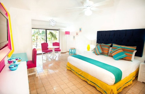 Puerto Vallarta Resort | Puerto Vallarta beach resort in the hotel zone - available Christmas 2025