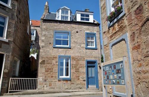Anstruther House | Puffin House- stylish home by the sea