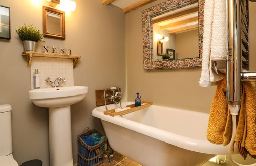Hartland Cottage | PUFFINS NEST, romantic, character holiday cottage in Hartland