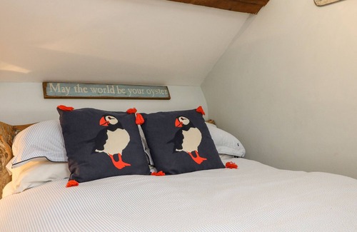 Hartland Cottage | PUFFINS NEST, romantic, character holiday cottage in Hartland