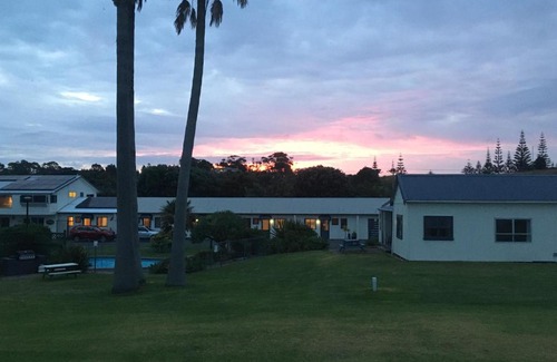 Pukenui Hotel | Pukenui Lodge Motel