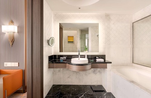 Dapuqiao Hotel | Pullman Shanghai Central-in XinTianDi & Yu Garden Area