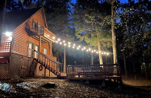 Whispering Hills House | Pumpkin Spice Season! Hot tub, Fire Pit, Dogs Welcome!