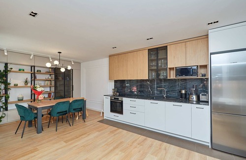 Burgas Center Condo | Pure luxury in the center of Burgas*10 min. from the beach*