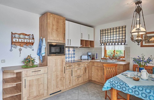 Hartmannsreut Apartment | Pure romance & tranquillity - time out on the edge of the forest with mountain views and a tiled stove