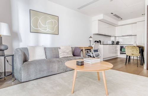 West Kensington Apartment | Purpose built Kensington 1BR w/Balcony, nr shops & bars, by Blueground