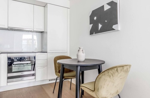 West Kensington Apartment | Purpose built Kensington 1BR w/Balcony, nr shops & bars, by Blueground