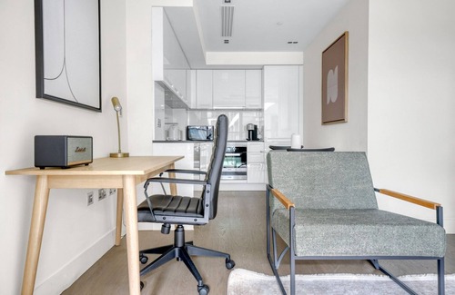 West Kensington Apartment | Purpose Bulit Kensington 1BR w/Balcony, 5 mins to Tube, by Blueground