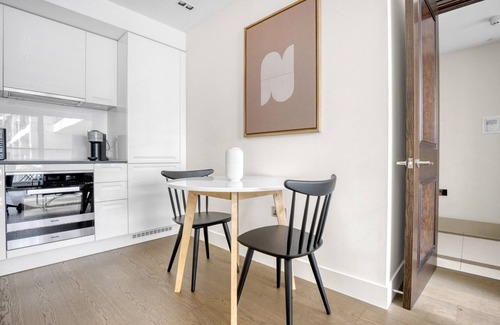 West Kensington Apartment | Purpose Bulit Kensington 1BR w/Balcony, 5 mins to Tube, by Blueground