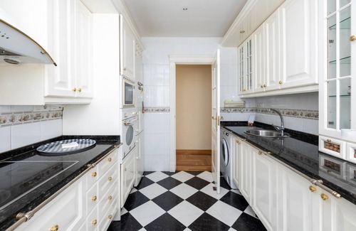 Centro - Sagrario Apartment | PUSHE Granada Plaza Menorca Art & Tradition