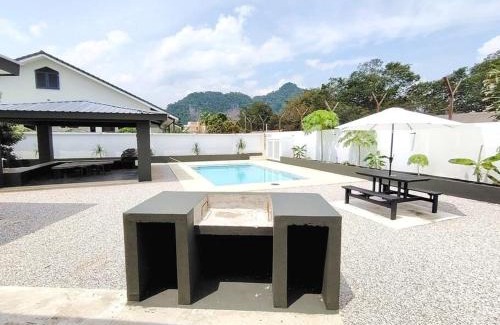 Hulu Kinta House | PUTIH Ipoh SaltWater Pool BBQ 5Bed4Bath 19pax