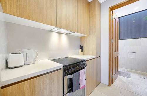 Putney House | Putney ·Brand New Luxury House with Pool & Waterview
