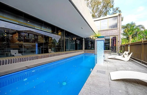 Putney House | Putney ·Brand New Luxury House with Pool & Waterview