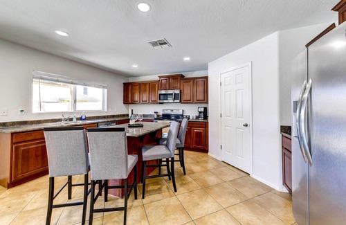 Copper Basin House | Putting Green, Pool & Spa: Home in Queen Creek!