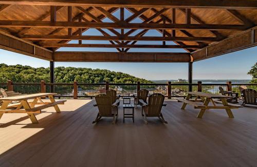 Table Rock House | Pvt Indoor Pool-Basketball Court-Theatre Room & Hot Tub-Games-Sleeps 46-Table Rock View-Free Tickets