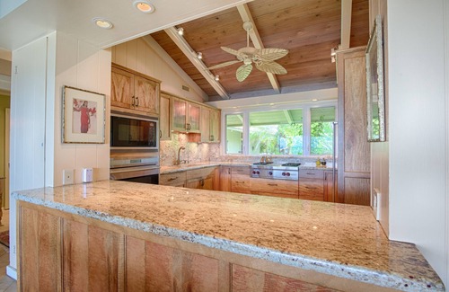 Halama Street House | Pvt Oceanfrt home w heated pool, hot tub, sunsets, kayaks, turtles & Whales!