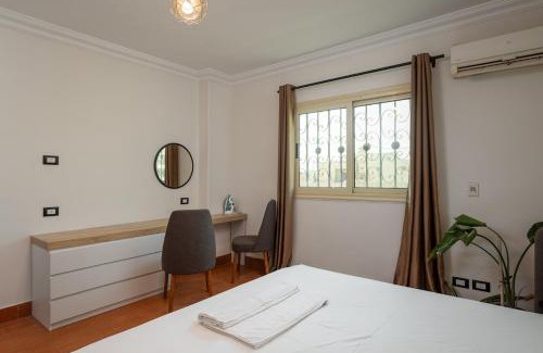 Pyramids Gardens House | Pyramidia Serene with Rooftop, Pool & pyramids view