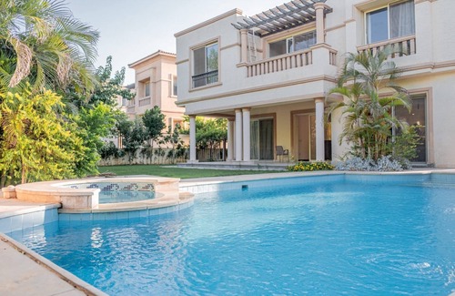 Sheikh Zayed City Villa | Pyramids view villa for rent in Elshikh zayed