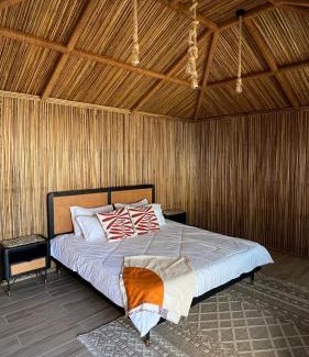 Muscat Other | Qantab Hut