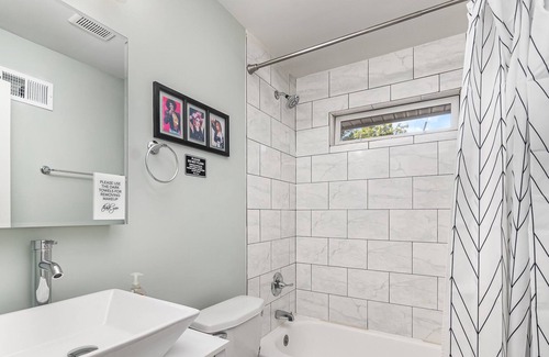 Biddleville Condo | QC House of the 80s