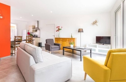 Saint-Philbert-de-Grand-Lieu Cottage | Quiet countryside retreat with private garden, terrace, and garage