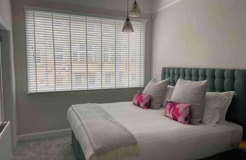 Harrogate City Centre Apartment | Quadrant Apartment Centre of Harrogate Free Parking