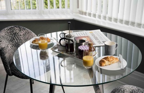 Harrogate City Centre Apartment | Quadrant Apartment Centre of Harrogate Free Parking