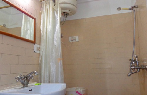 Rishikesh House | Quadruple Room near Ram Jhula