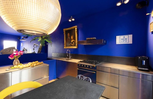 Notre Dame Apartment | Quai aux Fleurs on Paris' ultra-chic Île de la Cité next to Notre-Dame de Paris