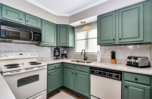 Blowing Rock Condo | Quail 5 | Restaurant, Pool, Spa