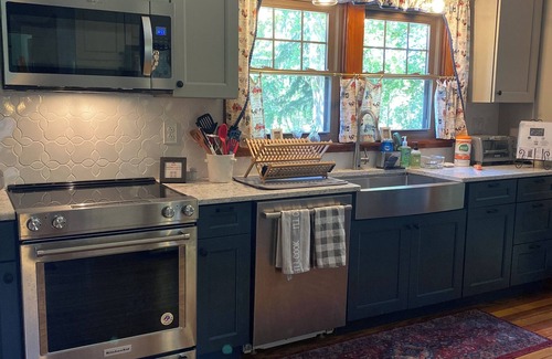 Clinton House | Quaint, 102 year old bungalow nestled in woods-close to amenities.