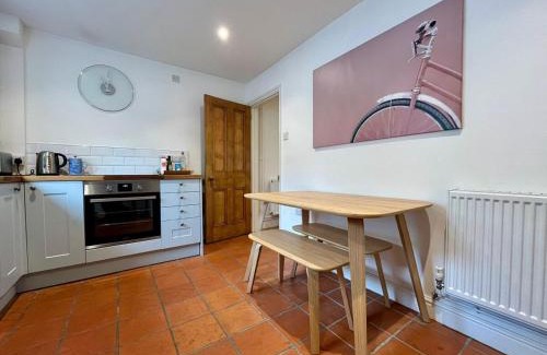 Cambridge City Centre House | Quaint 2 bed Cottage in the Heart of Cambridge