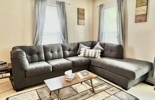Warren Apartment | Quaint 2 bedroom apartment. 5 minute walk to down town Close to local bike trail