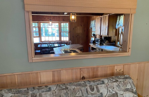 North Lake George Cottage | Quaint 2 Bedroom Cottage on Lake George