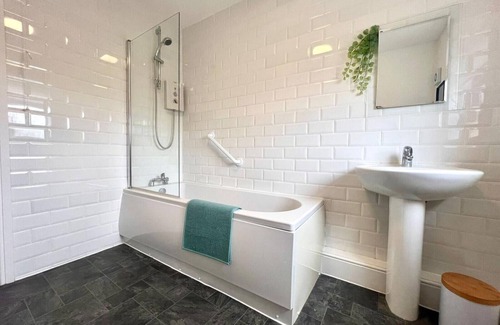 Wigan House | Quaint 2Bed House near Wigan Centre
