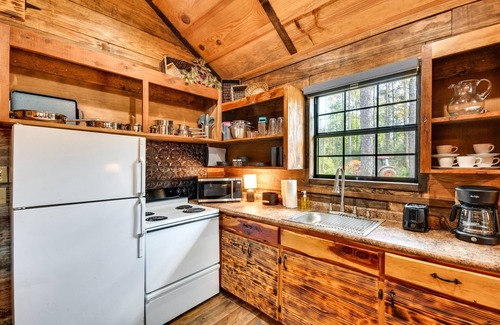 Abbeville Apartment | Quaint Abbeville Cabin Studio w/Gas Grill!