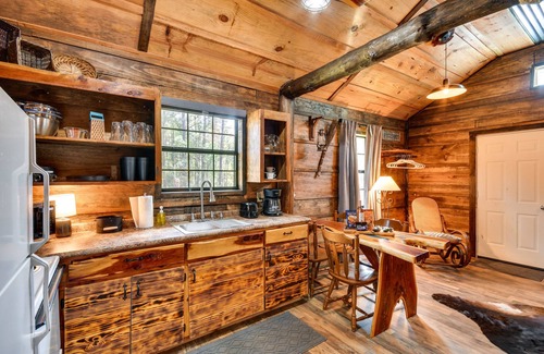 Abbeville Apartment | Quaint Abbeville Cabin Studio w/Gas Grill!