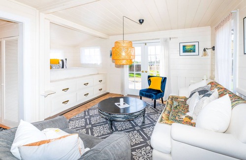 Caspar House | Quaint & adorable home near the beach with patio, grill, wood stove & hammock