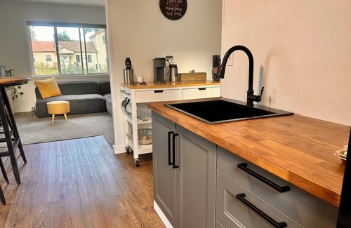 Central Colorado Springs House | Quaint and Cozy Adventure Bungalow Retreat in Colorado Springs